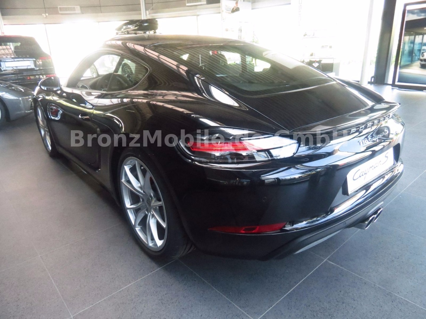 Porsche 718 Cayman S Schwarz Automatik