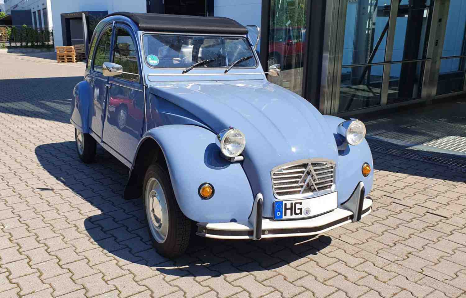 car-23792-Citroeen-2-CV-6.jpg
