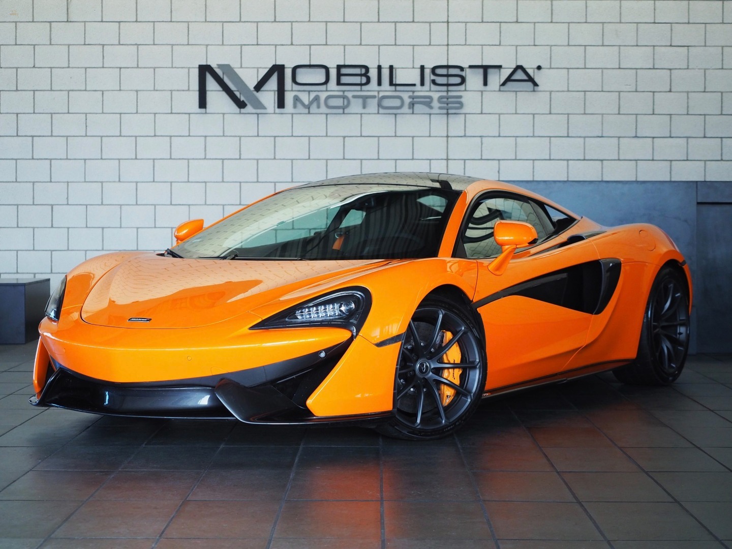 car-23914-McLaren-570S_Ventura-Orange_SBM13DAB9JW004945_4-scaled.jpeg