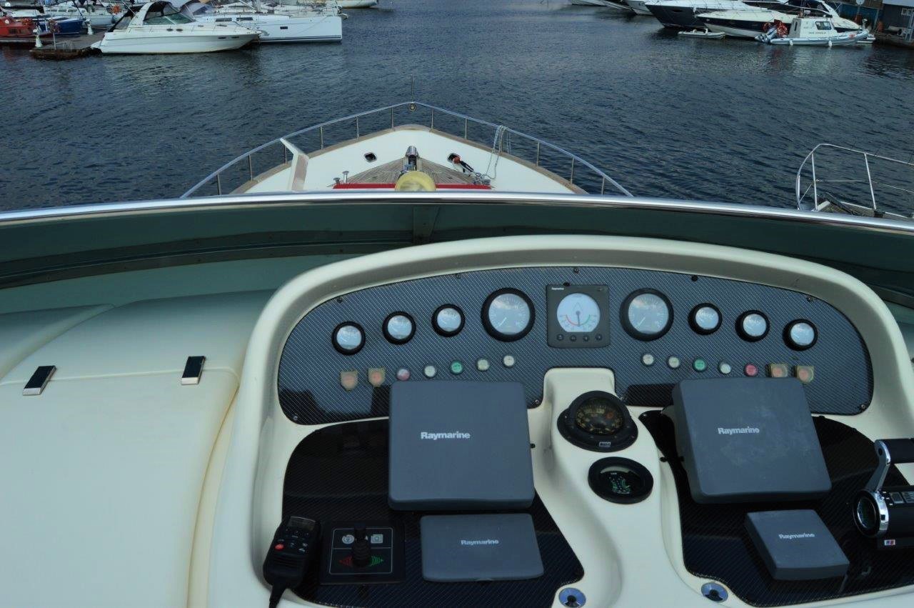 yachts-604-a2bb09d3-5365-403e-ab21-bbd3290a4fcd.jpg