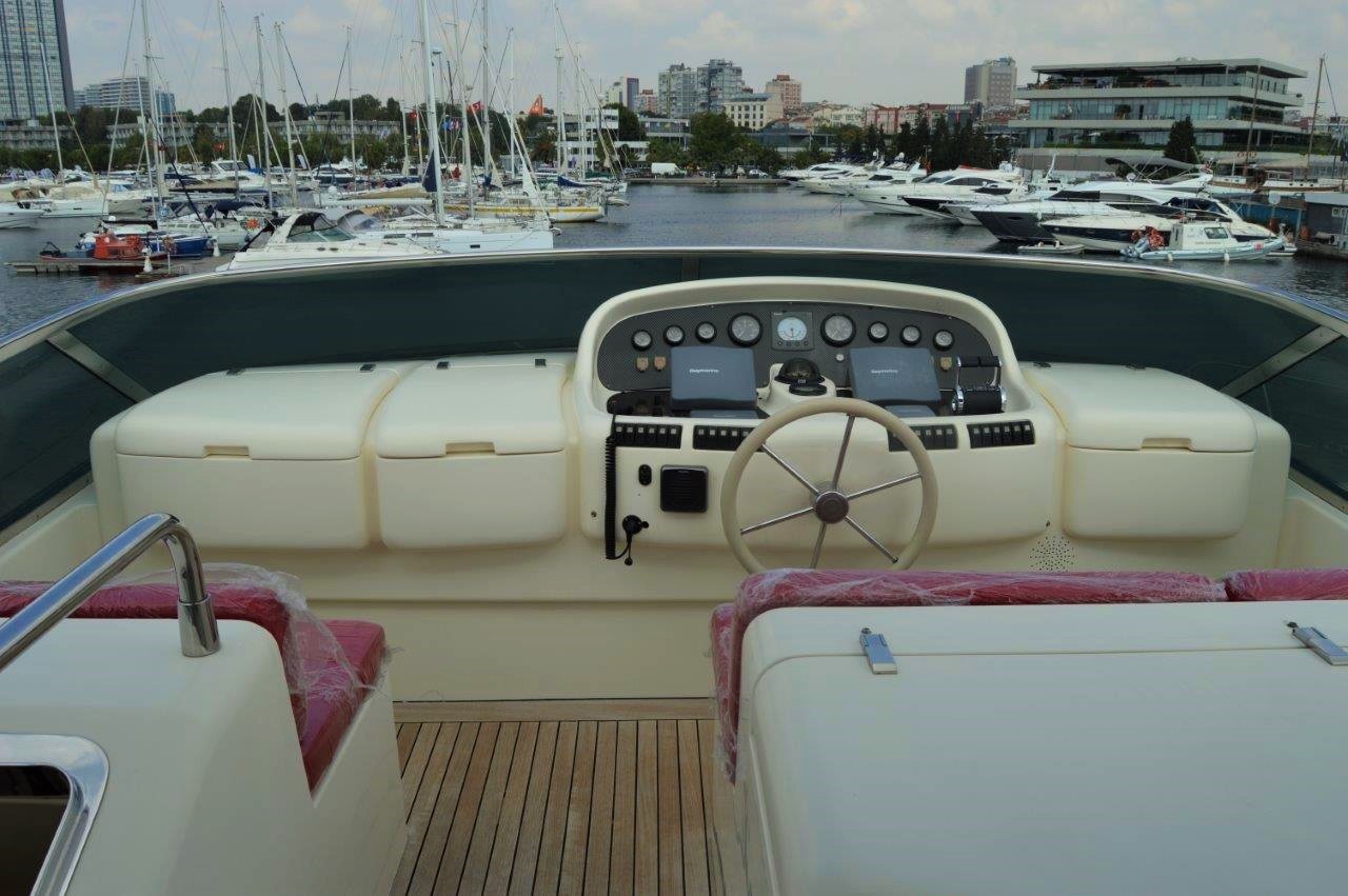 yachts-604-d373c391-1d38-41f0-b01c-fbe2057320de.jpg