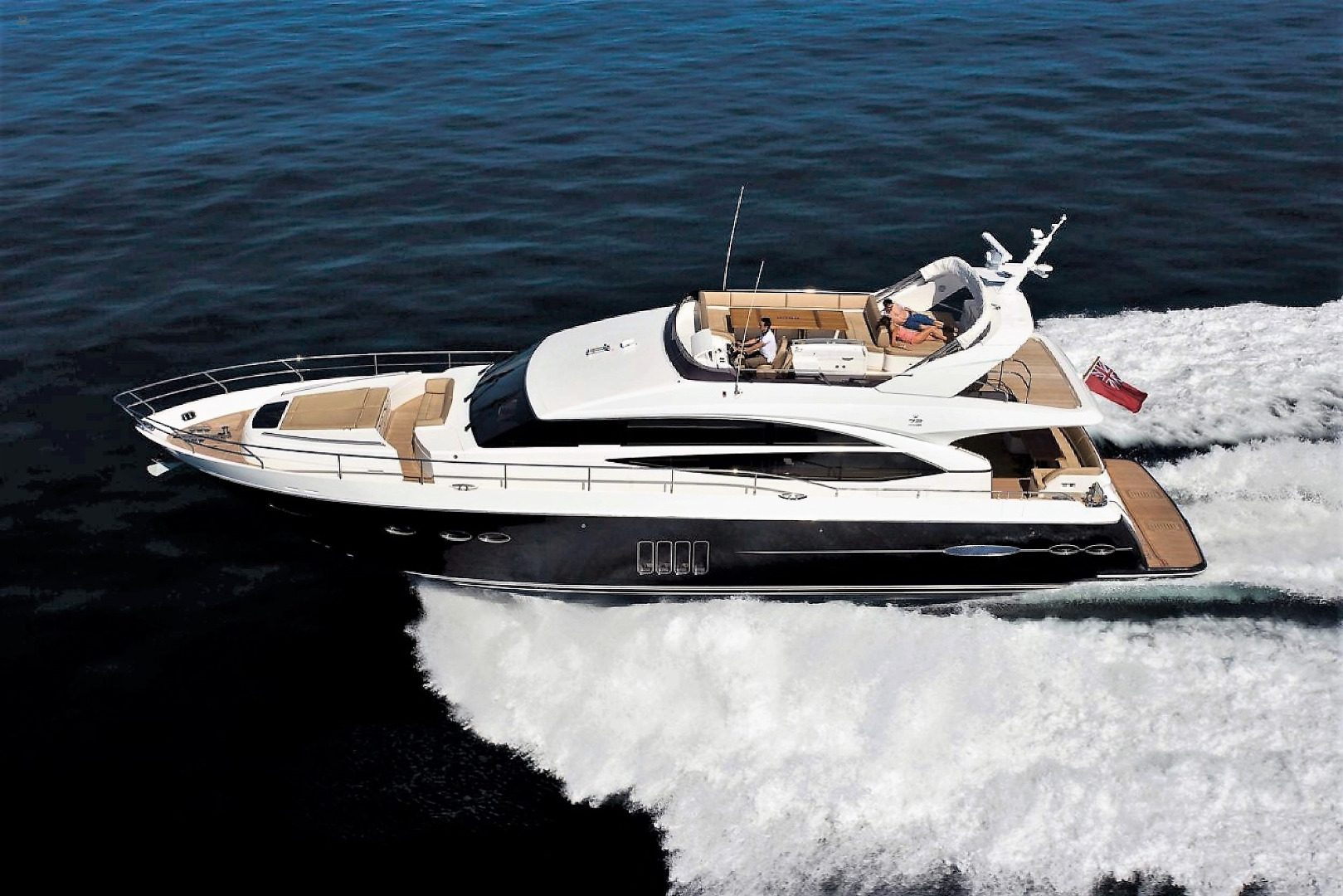 yachts-605-2b648dd3-67ac-4563-8eff-412ba751ee39.jpg