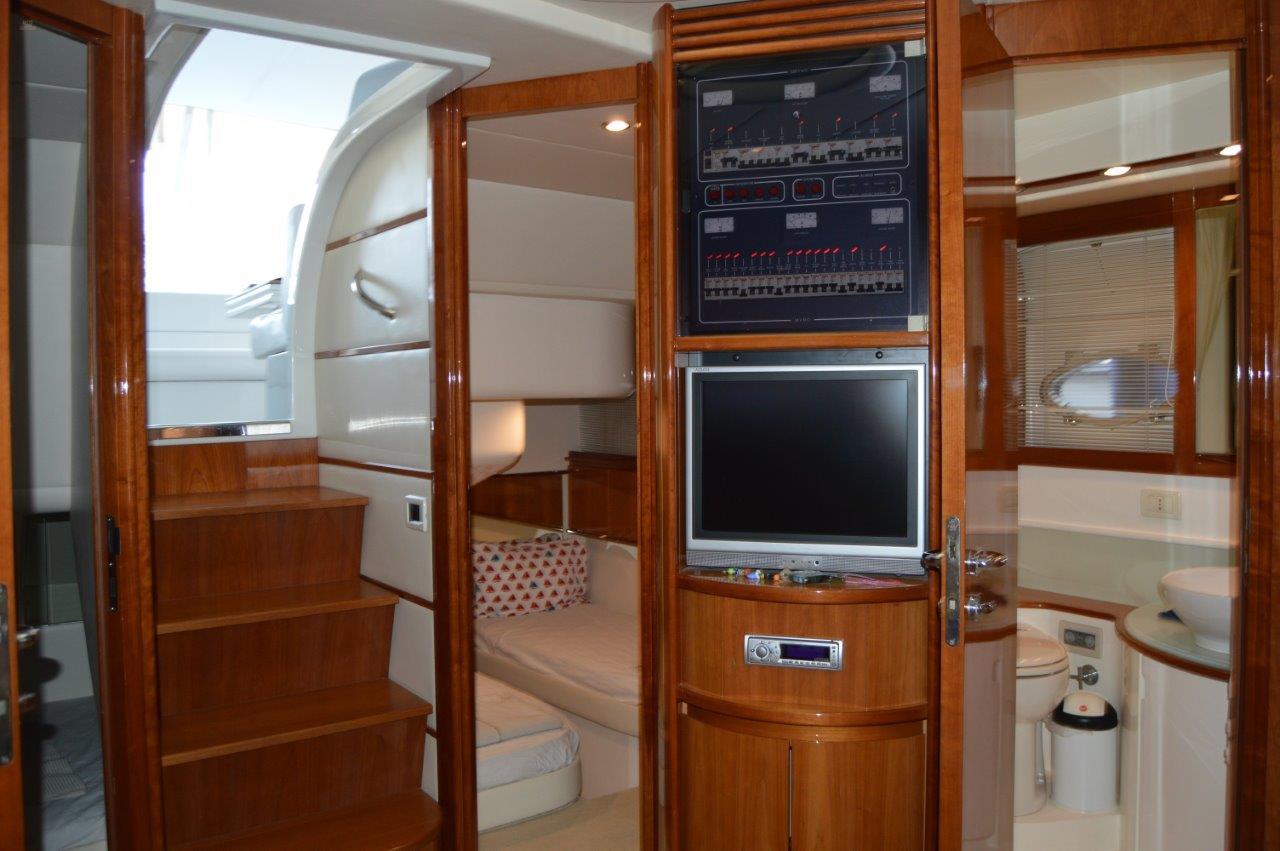 yachts-606-29d176f2-334a-49a0-a29e-6d0b739209a5.jpg