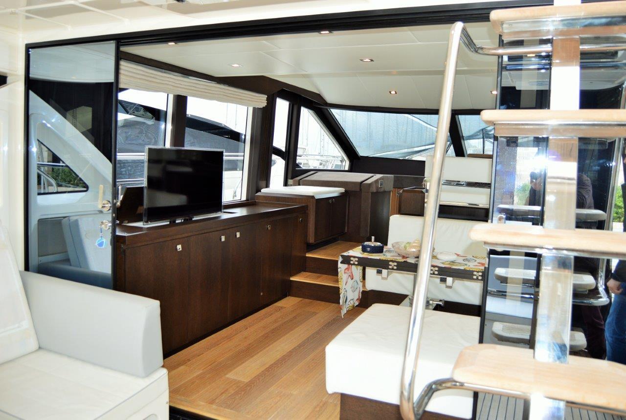 yachts-609-e30ebec1-4c29-4622-9aeb-0a7c6a7ebd87.jpg