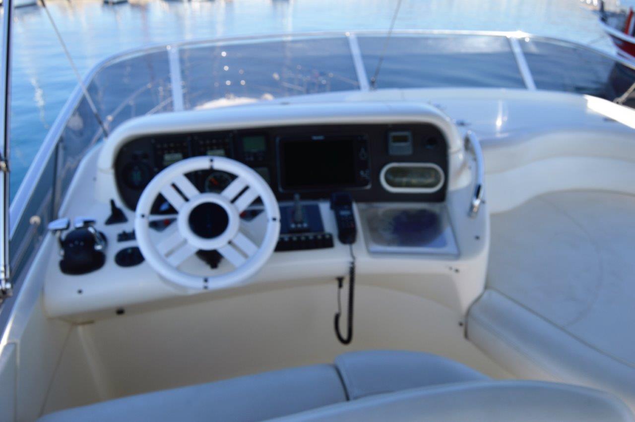 yachts-615-0718a31b-7653-4e87-a379-ea8e0e448d32.jpg