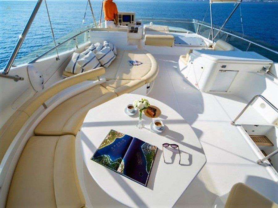 yachts-619-64d661c6-ff25-4523-beff-14167210dd5c.jpg