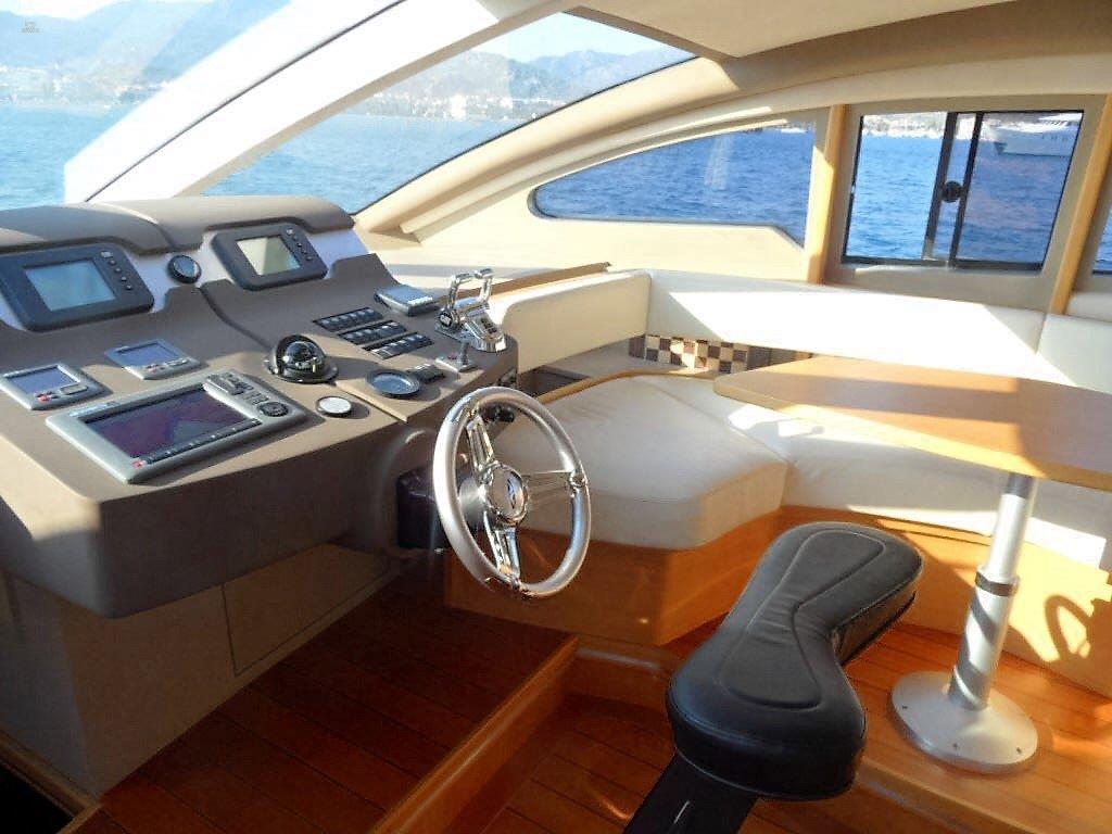 yachts-621-39e4bd02-3036-42d9-bcbc-f4d16e338fea.jpg