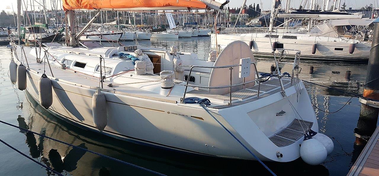 yachts-629-90b68ce2-8c38-44ab-b2c2-67ae5acaa99d.jpg