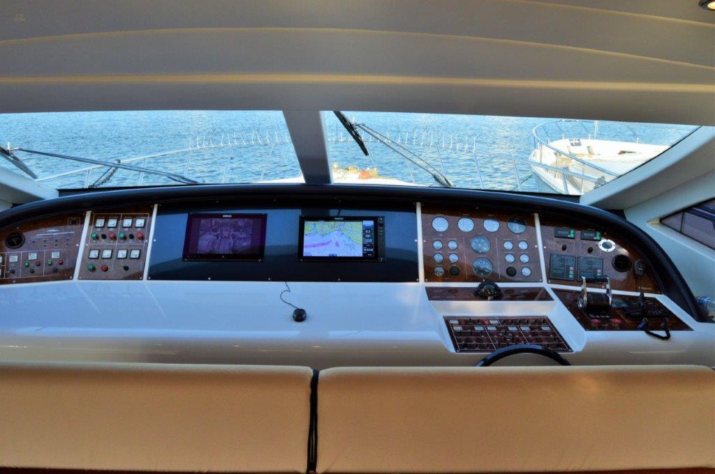 yachts-670-6da80540-7a1b-4b84-b28c-2ab0dec3819a.jpg