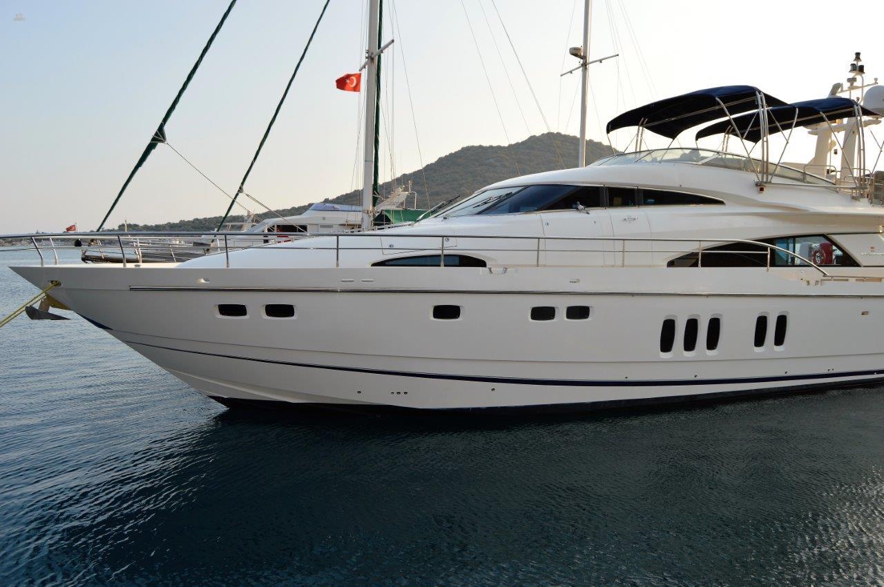 yachts-671-ff9e847c-b5ed-451c-ba1f-3ea437c8649c.jpg