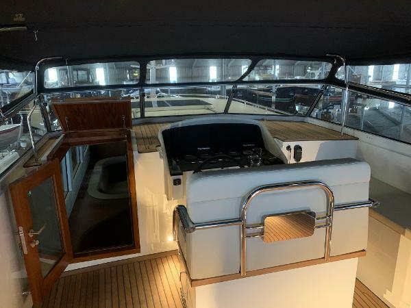yachts-95777-367321_23.jpg