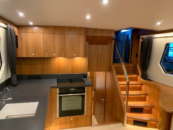 yachts-95777-367321_27.jpg