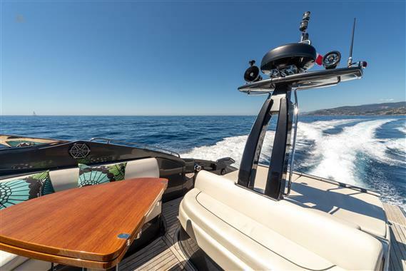 yachts-95810-367451_5.jpg