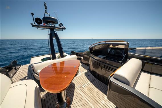 yachts-95810-367451_6.jpg