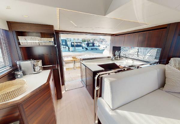 Sunseeker Manhattan 55 - Galley