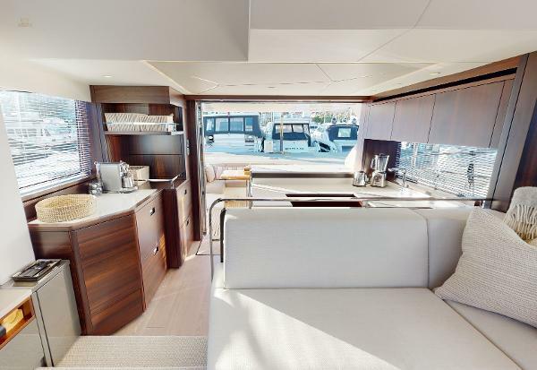 Sunseeker Manhattan 55 - Saloon