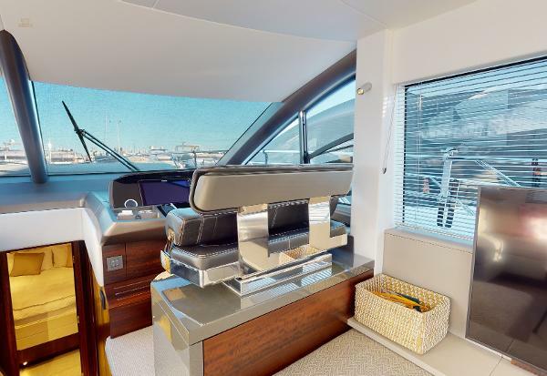 Sunseeker Manhattan 55 - Saloon