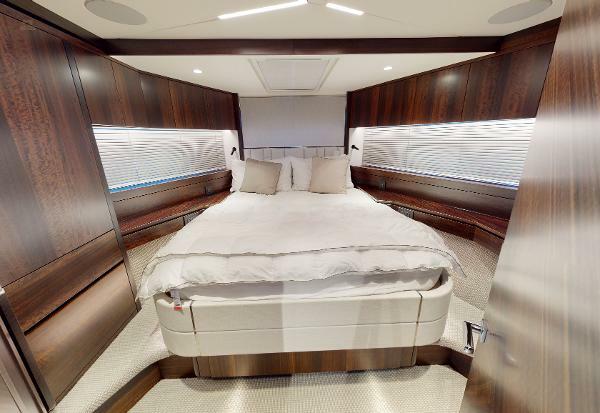 Sunseeker Manhattan 55 - VIP Cabin