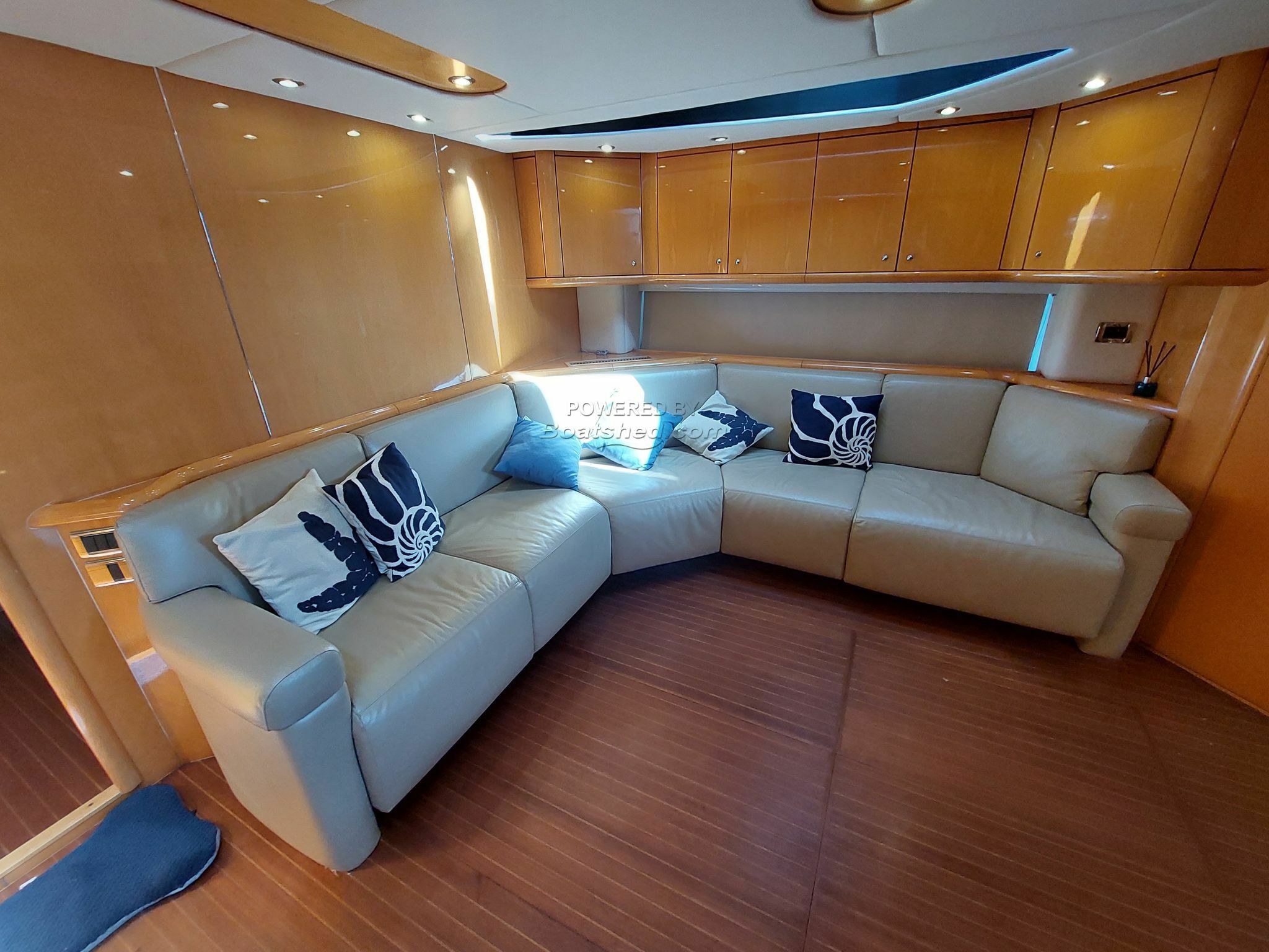 Sunseeker Predator 68 - Saloon