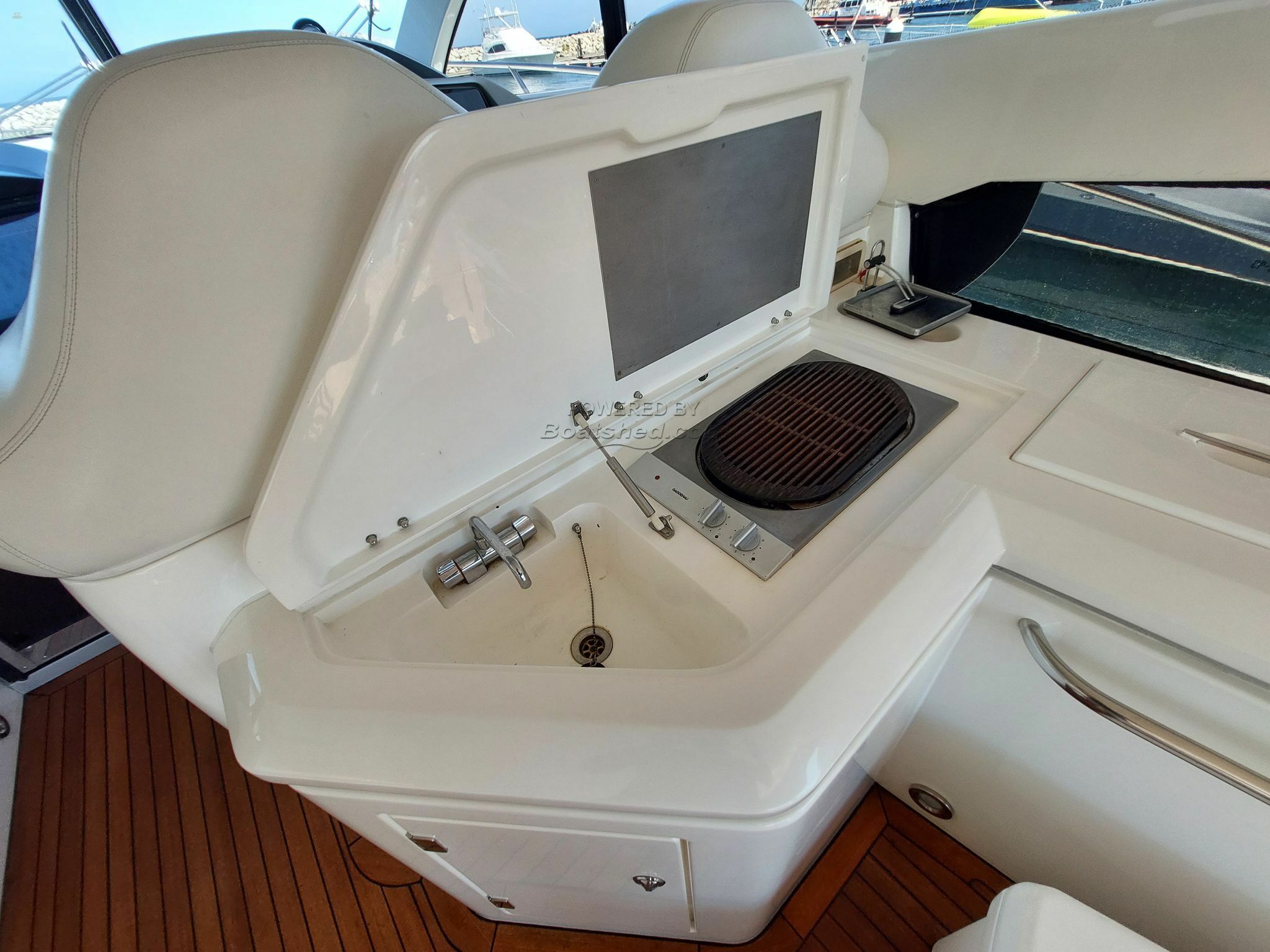 Sunseeker Predator 68 - Cockpit