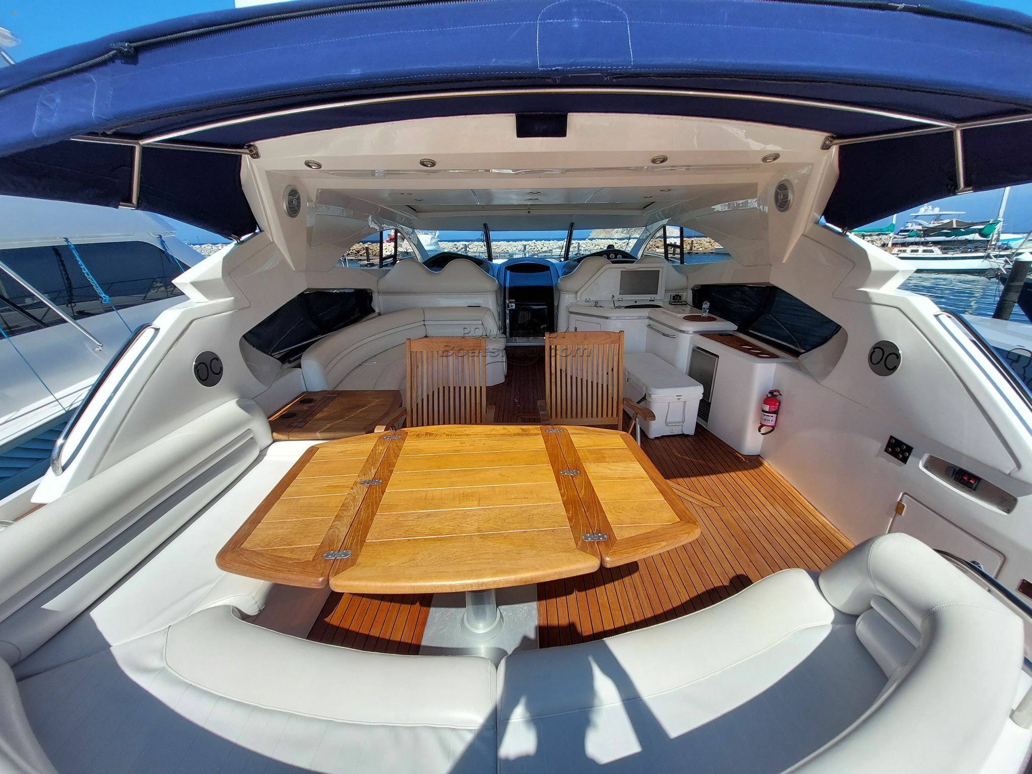 Sunseeker Predator 68 - Cockpit table