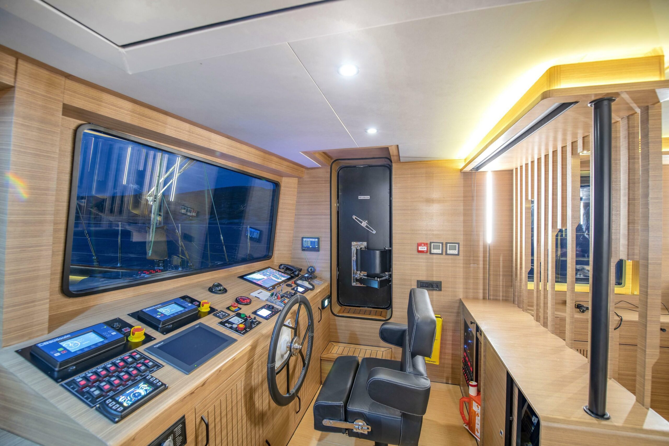 yachts-98545-379118_26.jpg