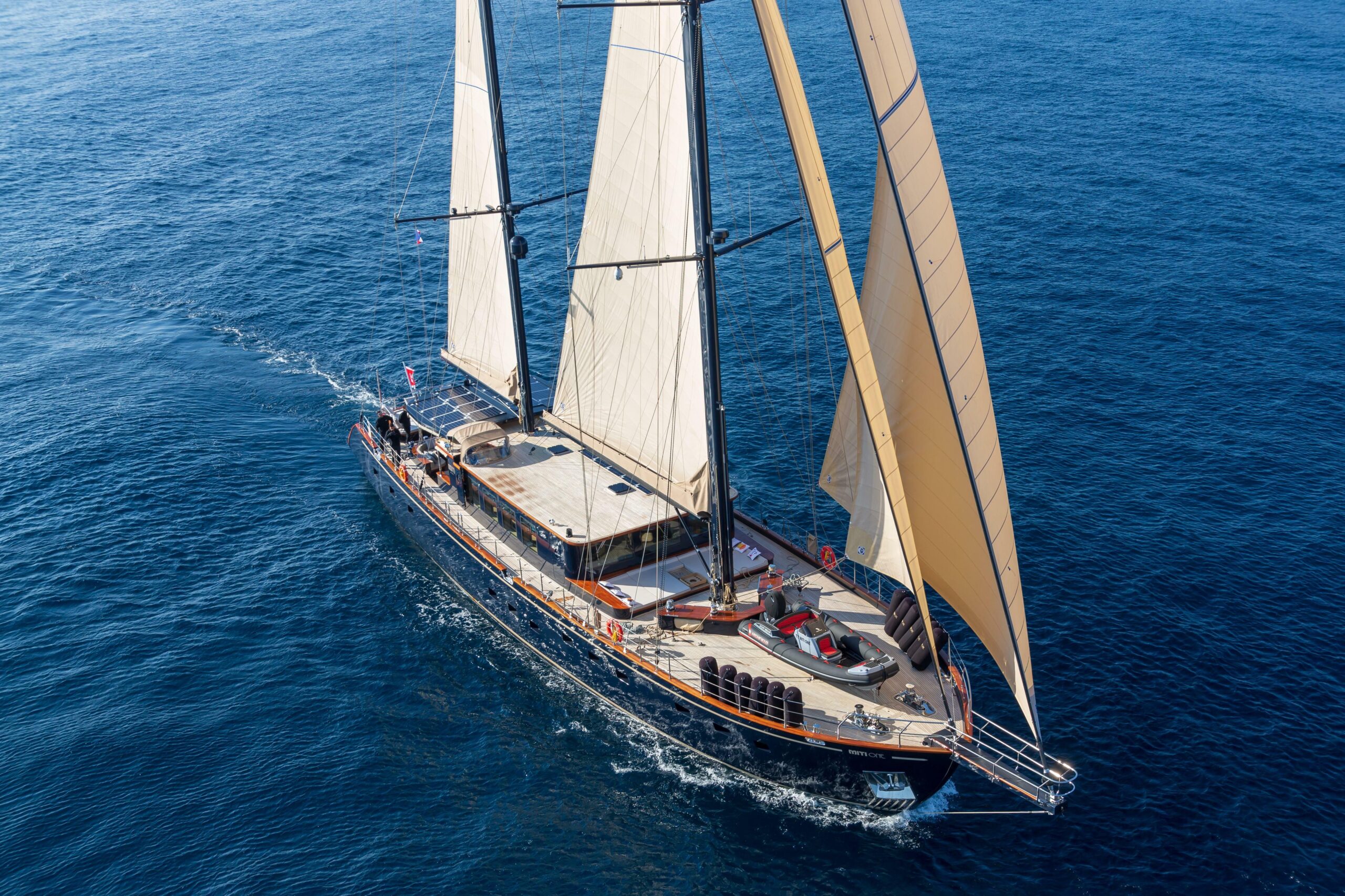yachts-98545-379118_3.jpg