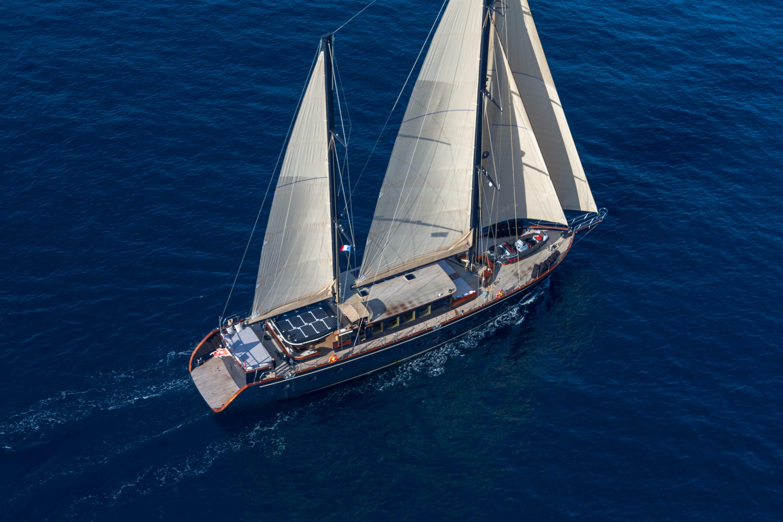 yachts-98545-379118_4.jpg
