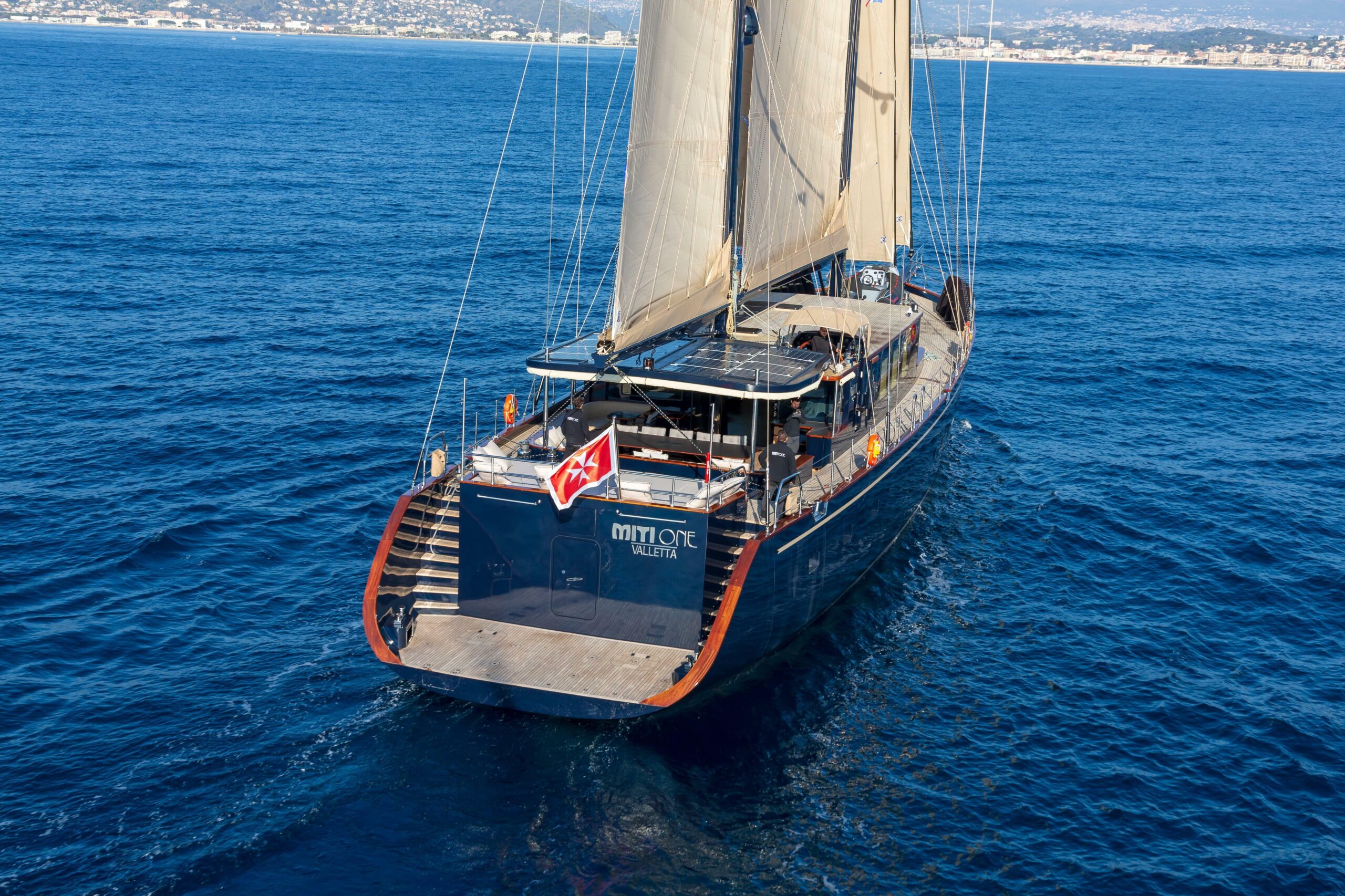 yachts-98545-379118_5.jpg