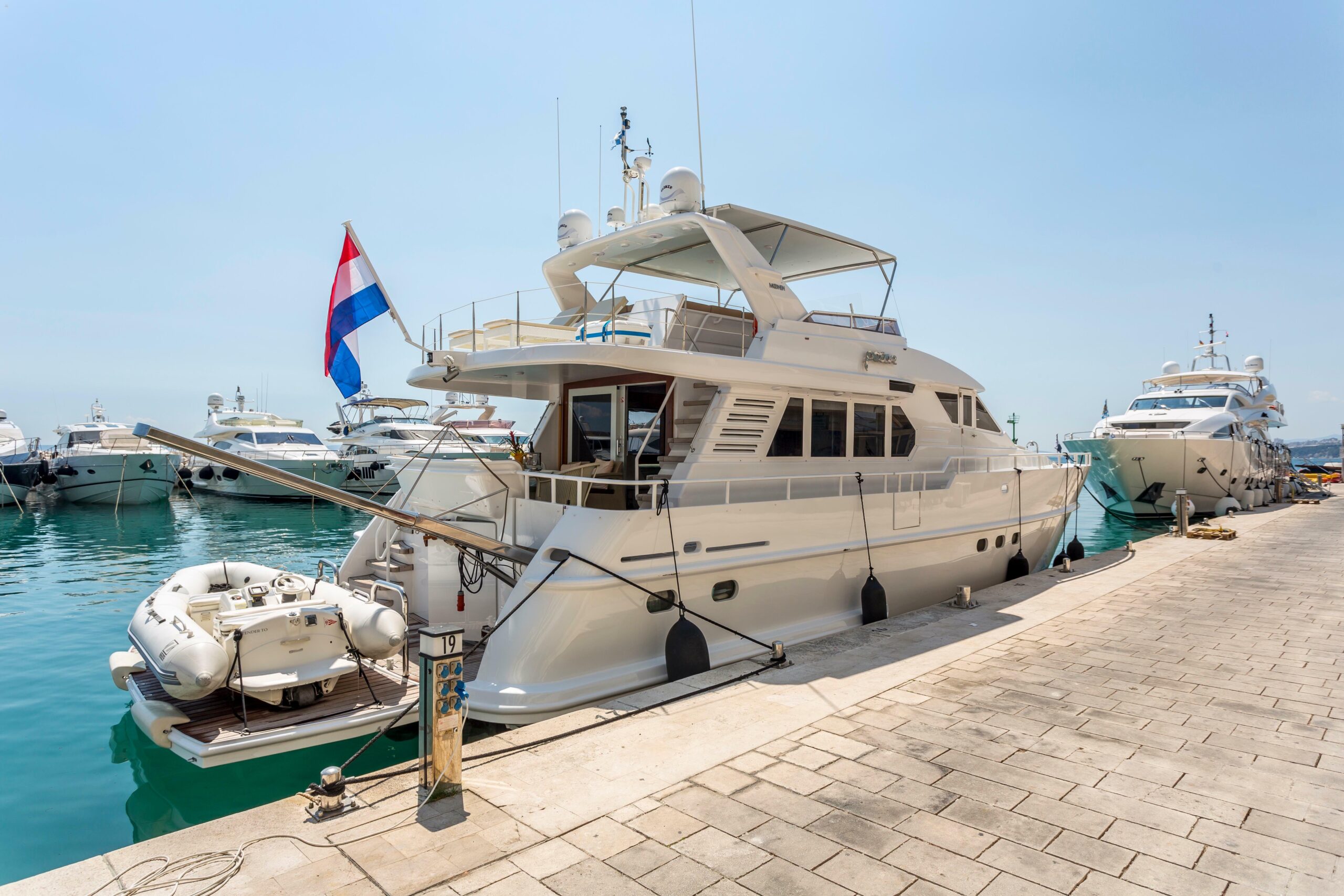 yachts-98553-379126_2.jpg