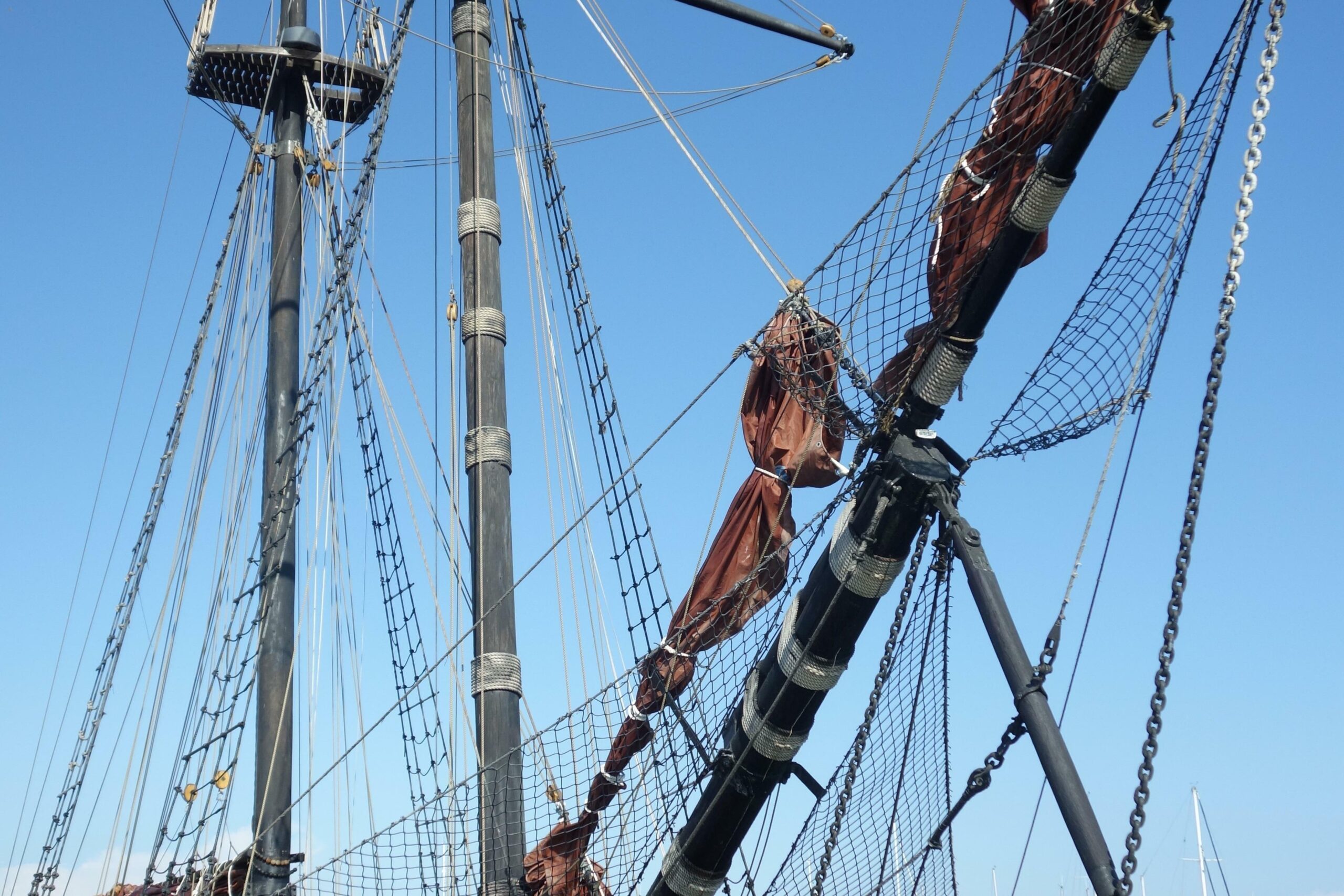 yachts-98565-379143_5.jpg