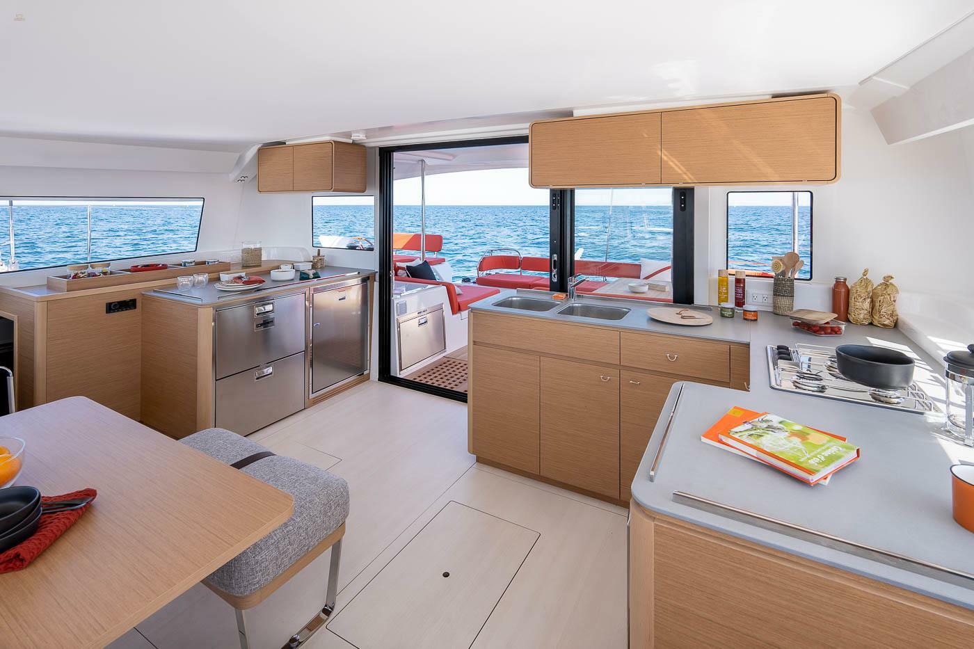 yachts-98628-379223_5.jpg