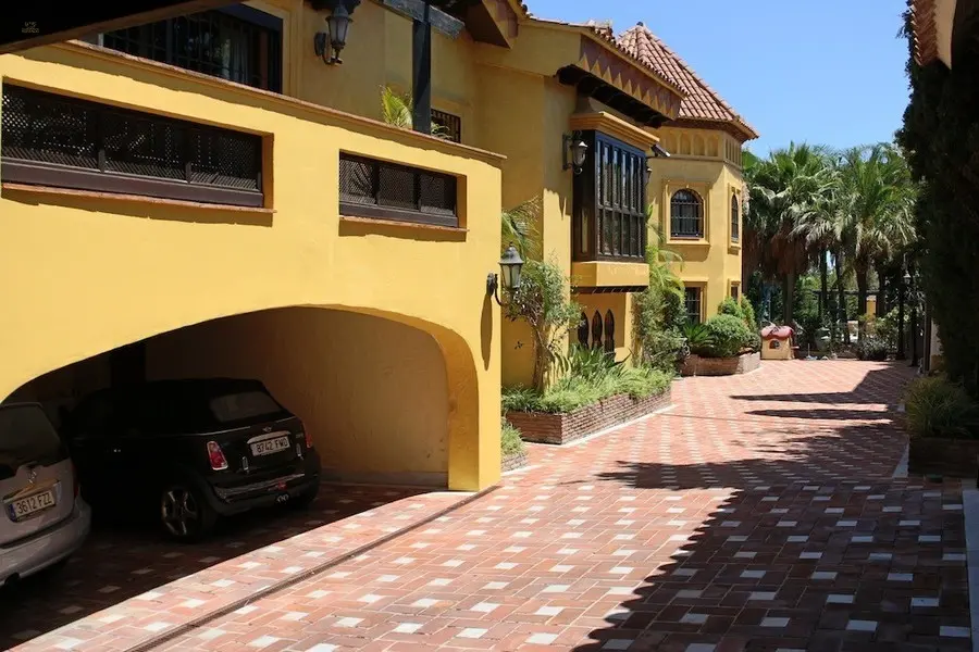 properties-1081-34026-villa-for-sale-in-puerto-banus-r2678897-14-large.webp