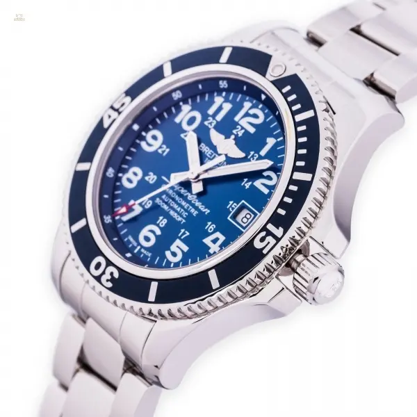 watches-174555-Superocean_II_Blau_Stahlband_Kronenansicht.webp
