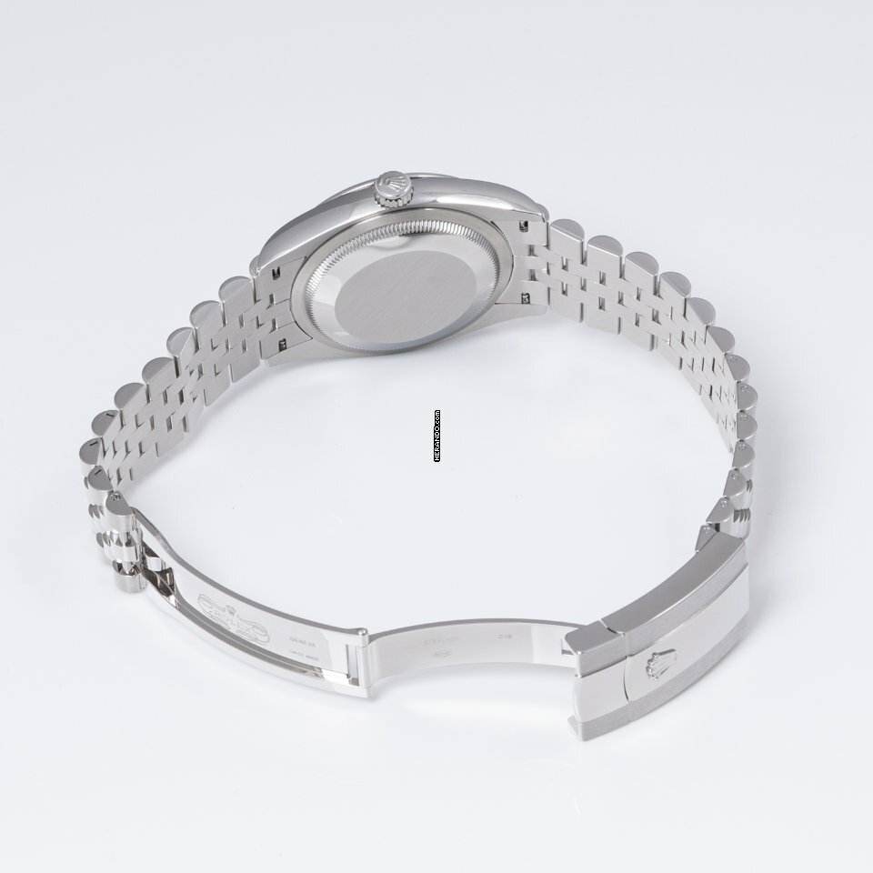 watches-307105-25812245-ioqfarxkz21bqt29s77rj0s8-ExtraLarge.jpg