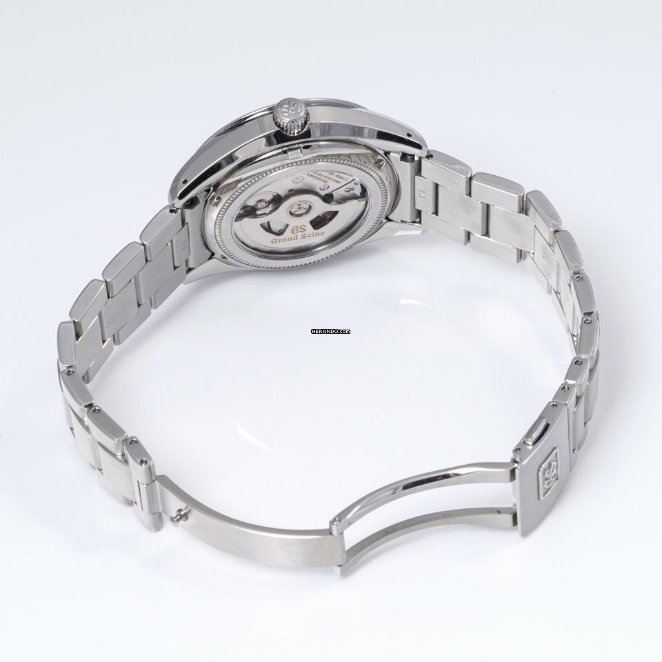 watches-307535-25924145-xszpp45nxau6n8kergum7iag-ExtraLarge.jpg