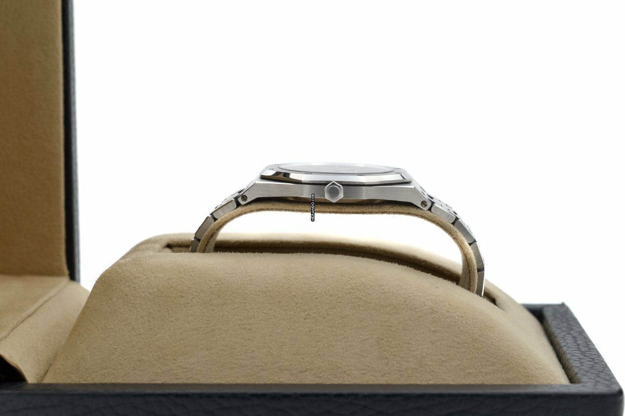 watches-311740-26510934-hjmg3q232l3uyeu8y24m6g1r-ExtraLarge.jpg