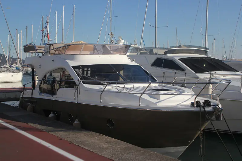 yachts-71054-M-198012DM01_0.webp