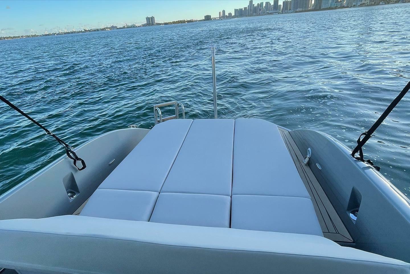 yachts-95010-363997_2.jpg