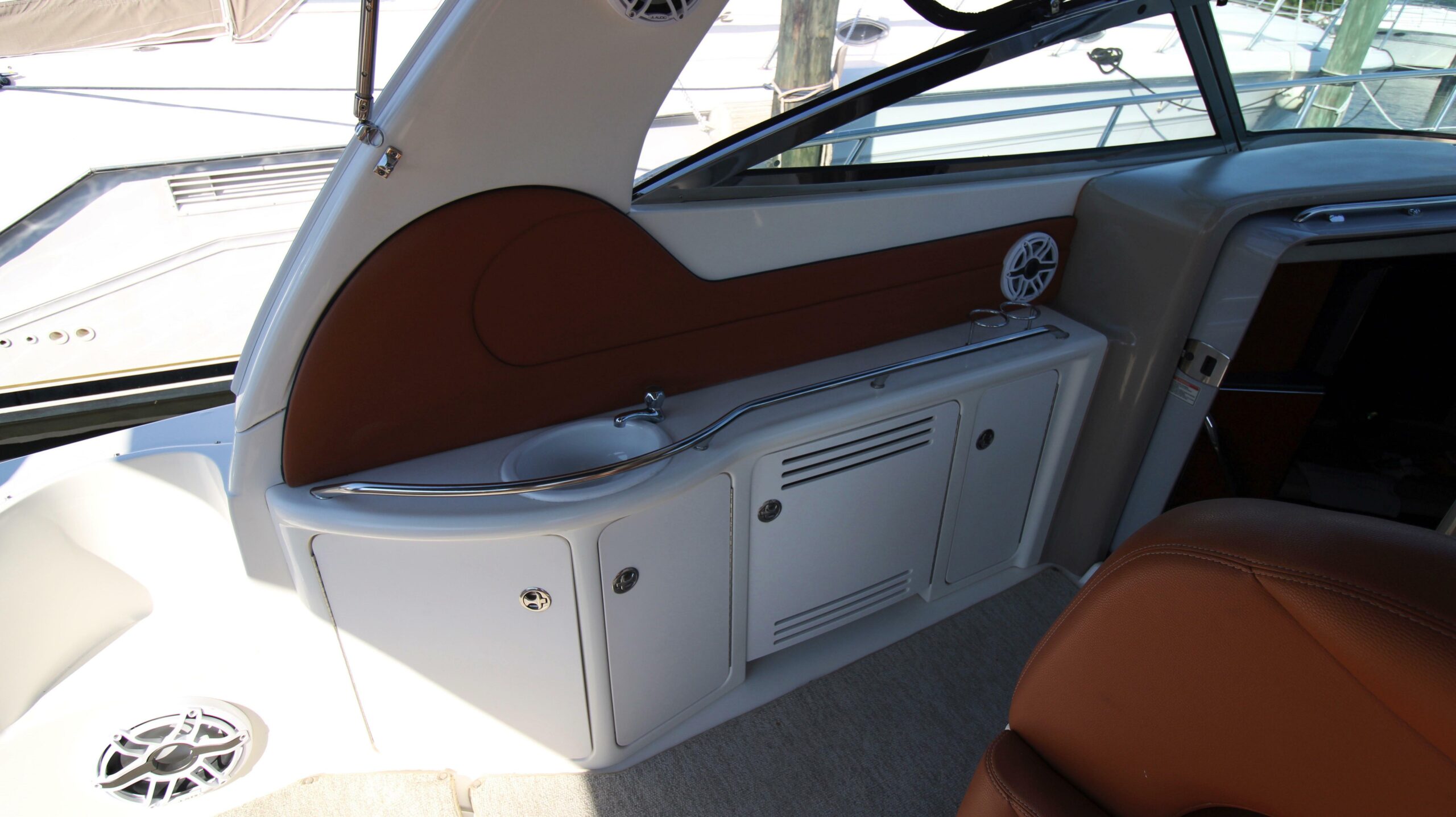 yachts-95078-364177_5.jpg