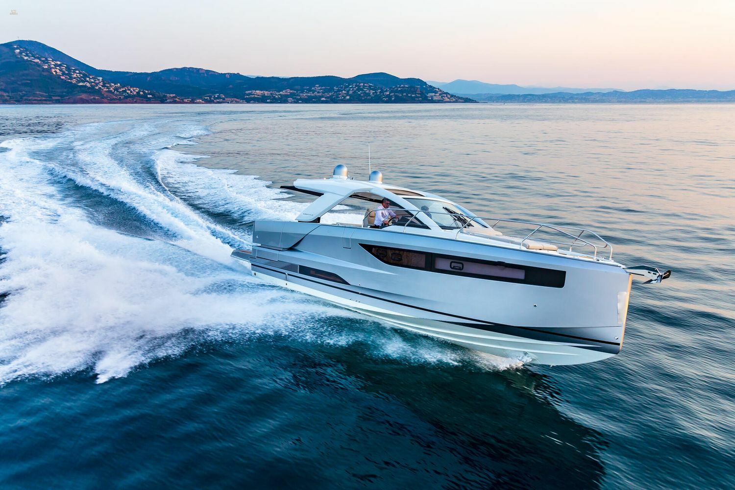 Jeanneau DB 43 inboard - on the water