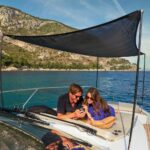 Jeanneau DB 43 inboard - forward cockpit sunshade