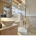 Jeanneau DB 43 inboard - toilet and shower compartment