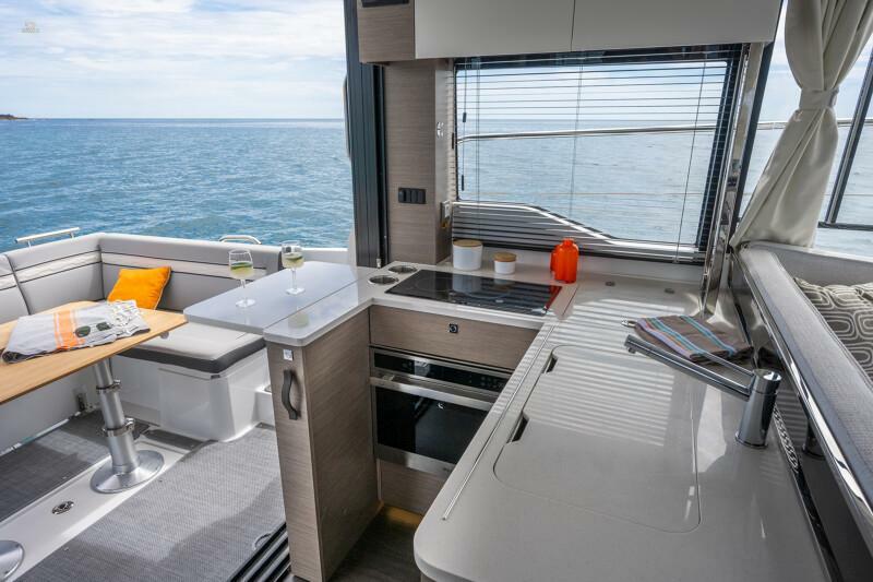 yachts-95476-366194_2.jpg