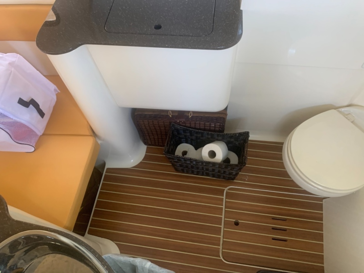 yachts-95542-366443_28.jpg