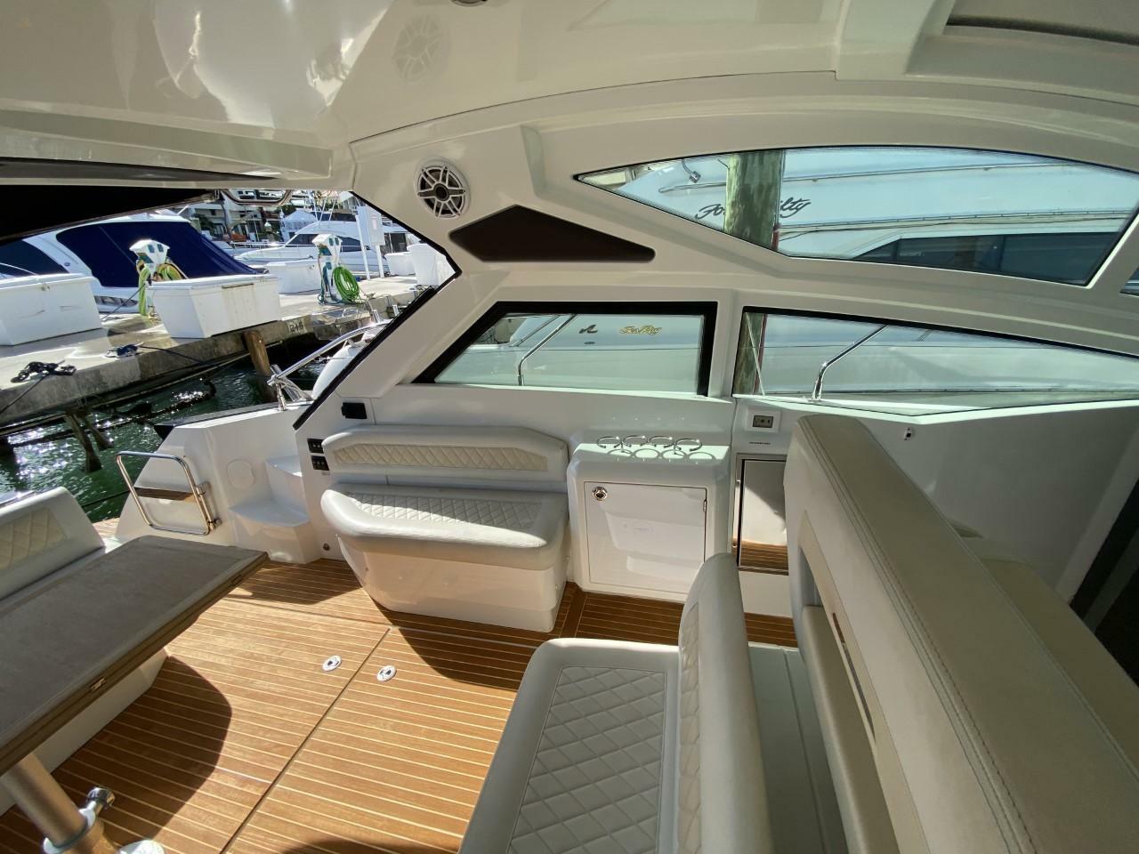 yachts-95624-366783_18.jpg