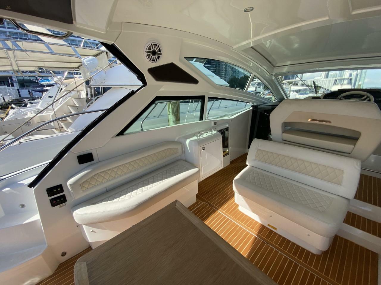 yachts-95624-366783_19.jpg