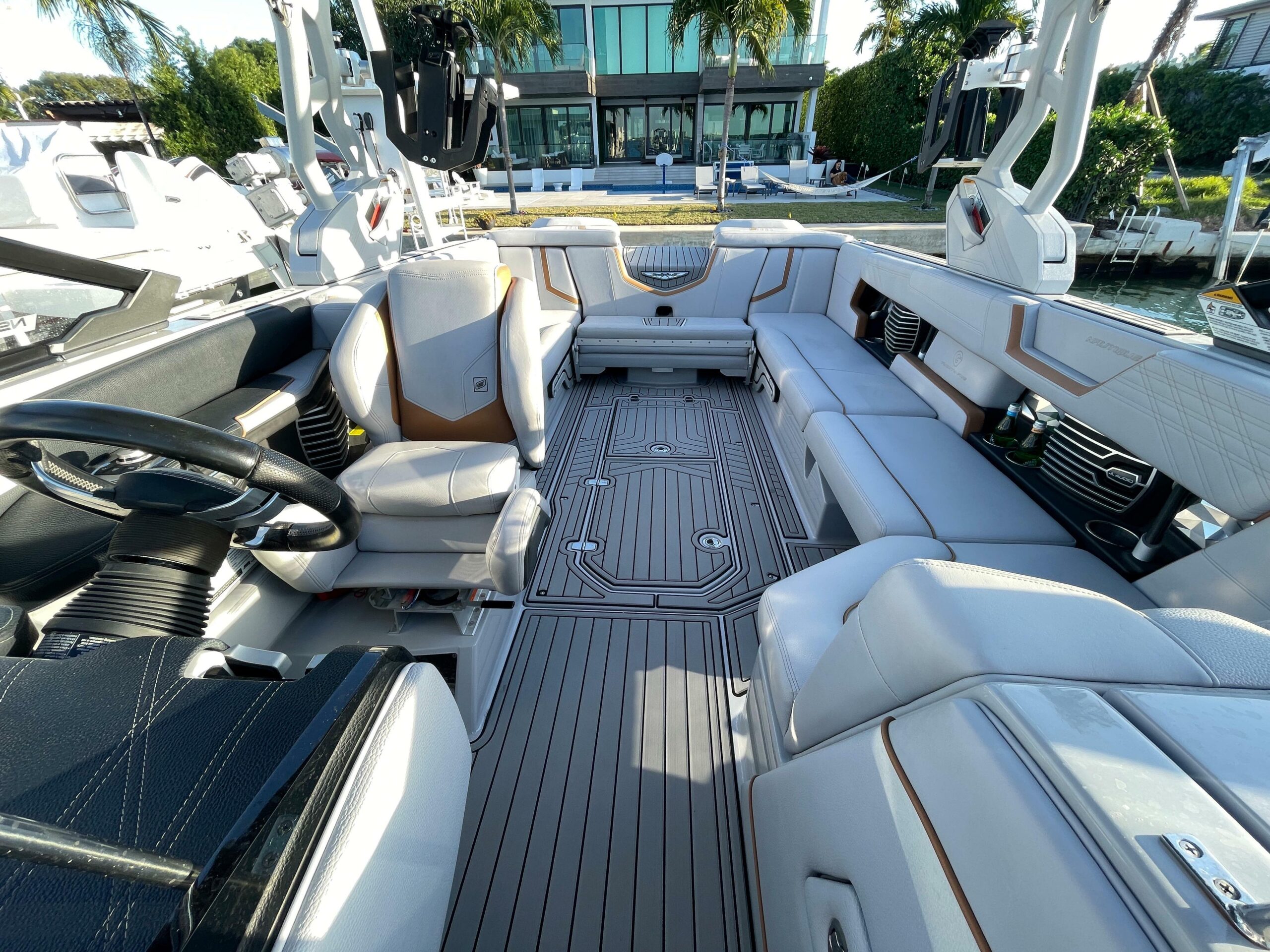 yachts-97194-372658_2.jpg