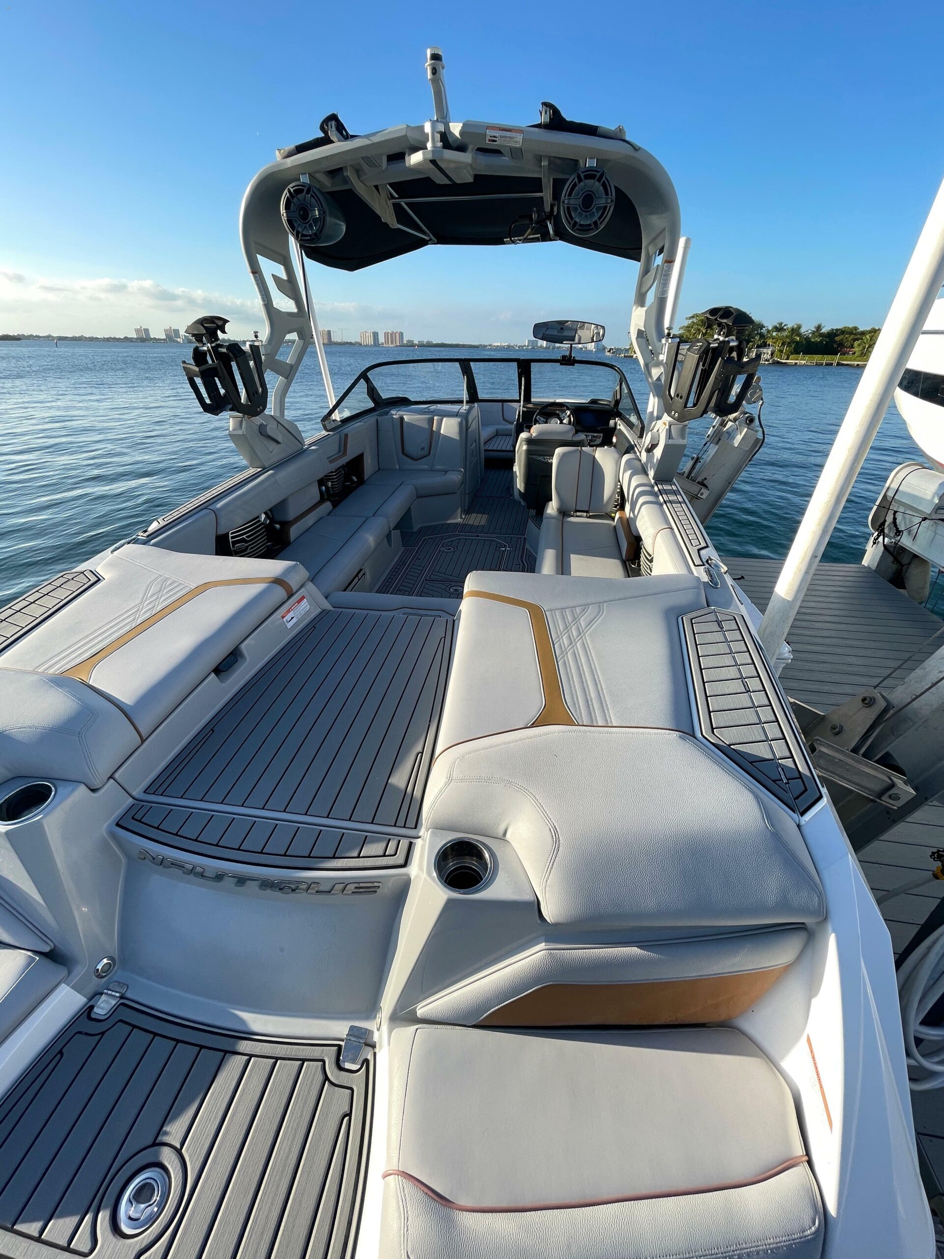 yachts-97194-372658_4.jpg