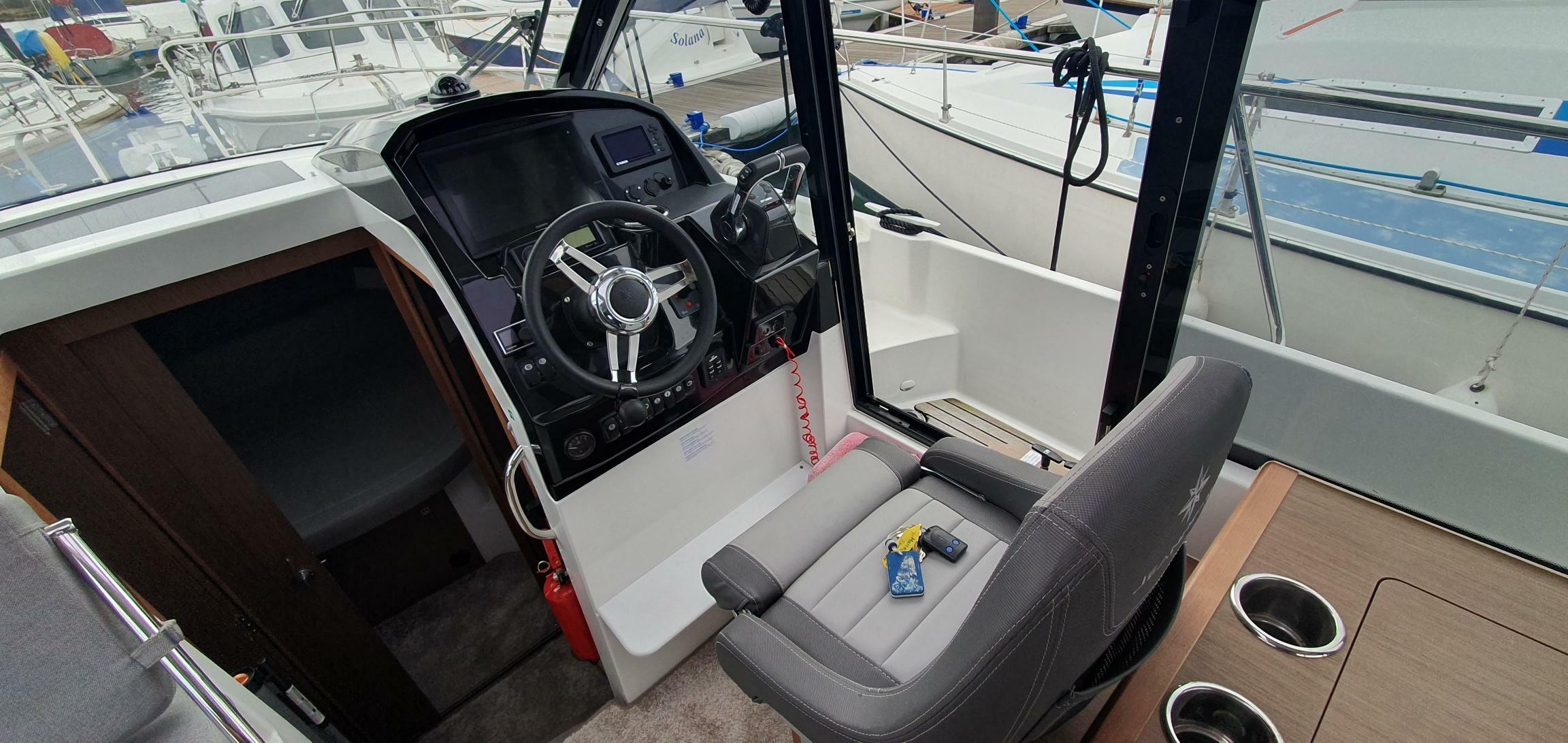 yachts-97722-375783_6.jpg